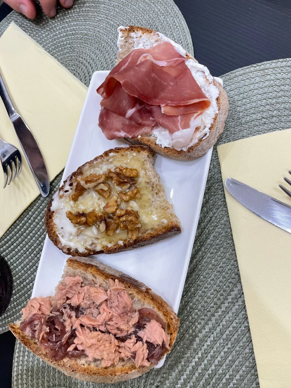 Bruschetta with Prosciutto and Ricotta