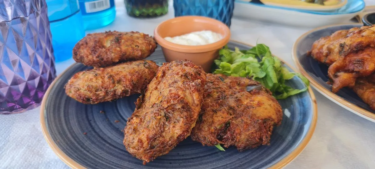 Kolokithokeftedes (Zucchini Fritters)