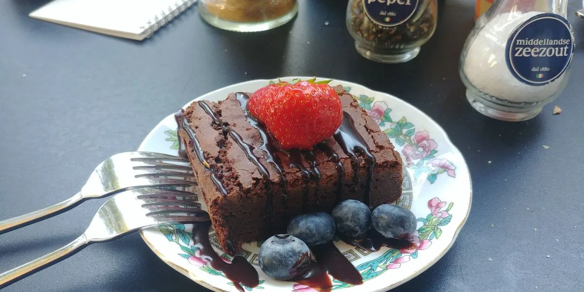 Chocolate Brownie with Berries