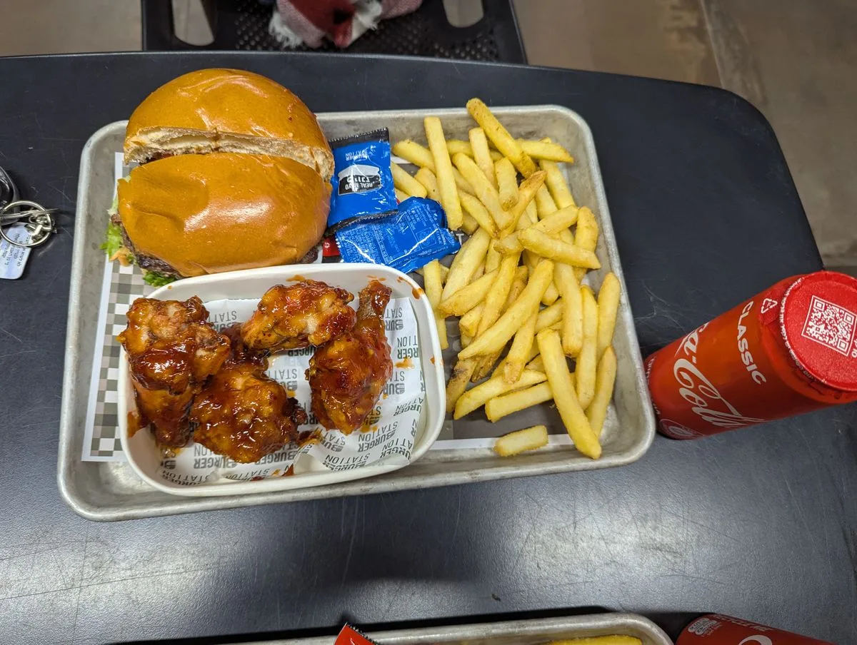 בורגר סטיישן רחובות BURGER STATION — photo 5 by Tal Rahamim