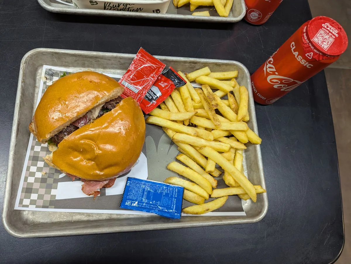 בורגר סטיישן רחובות BURGER STATION — photo 4 by Tal Rahamim
