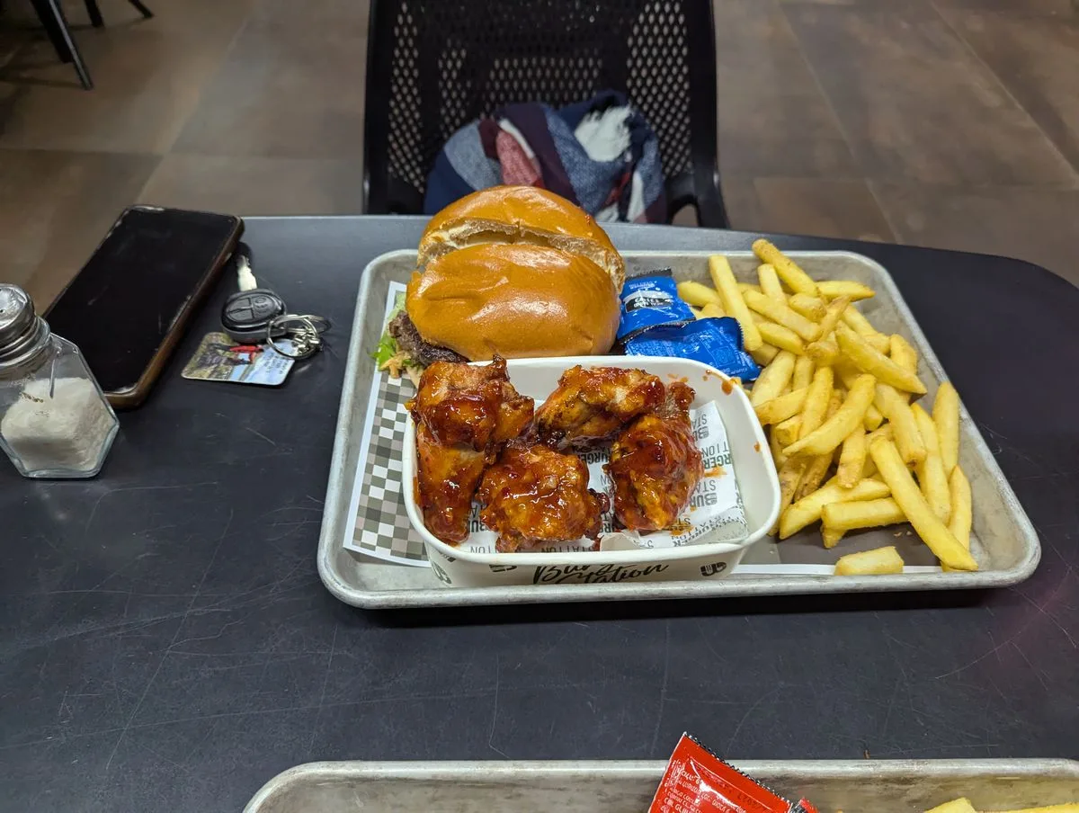 בורגר סטיישן רחובות BURGER STATION — photo 3 by Tal Rahamim